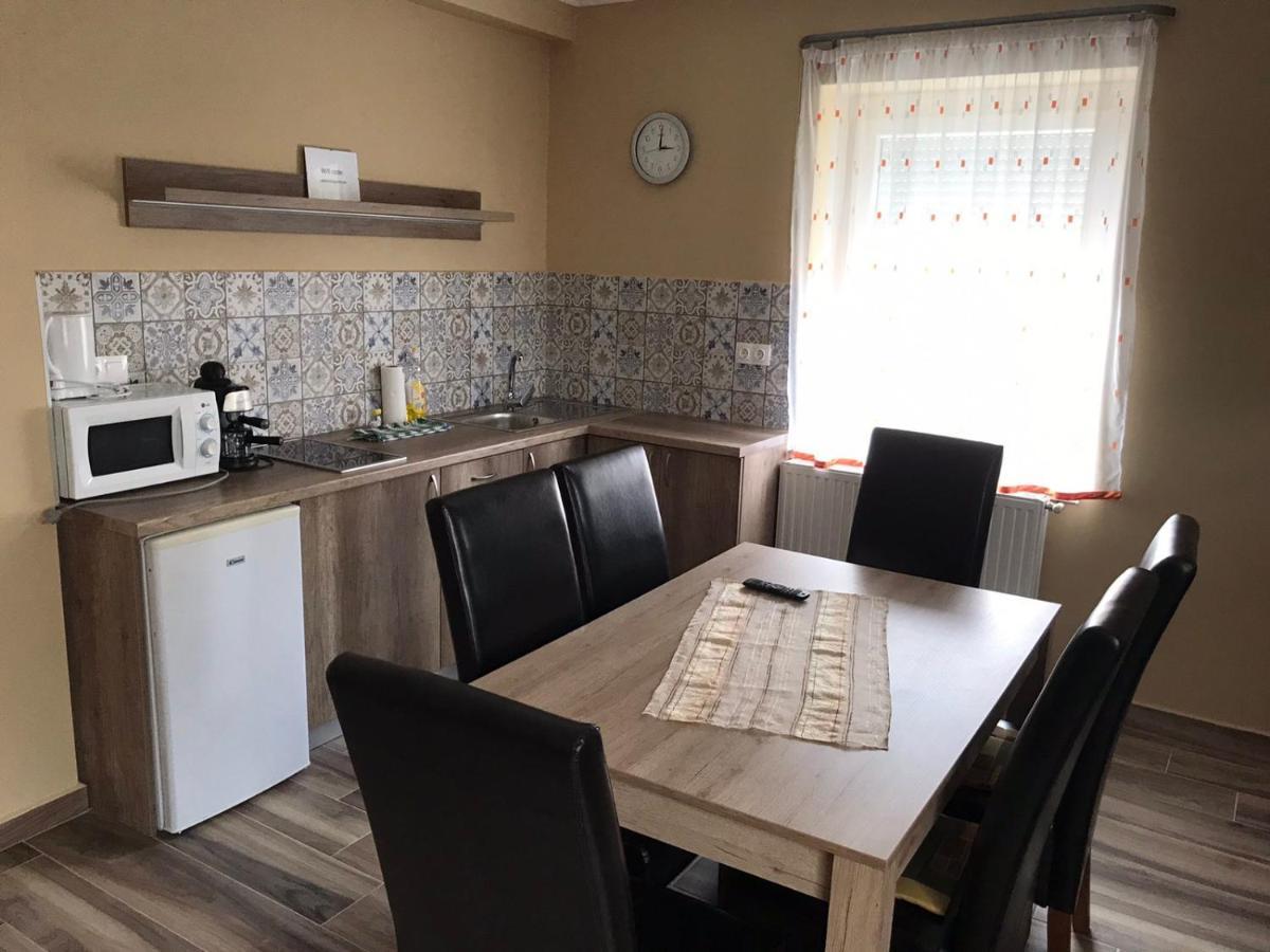 Adrienn Apartman Sarvar Exterior photo
