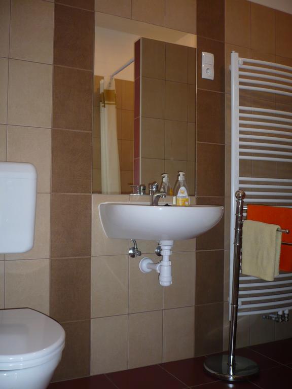 Adrienn Apartman Sarvar Exterior photo