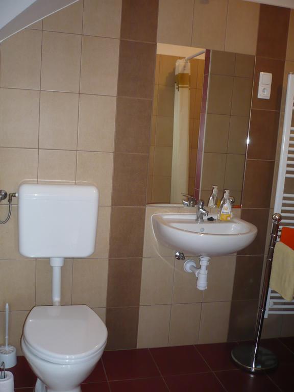 Adrienn Apartman Sarvar Exterior photo