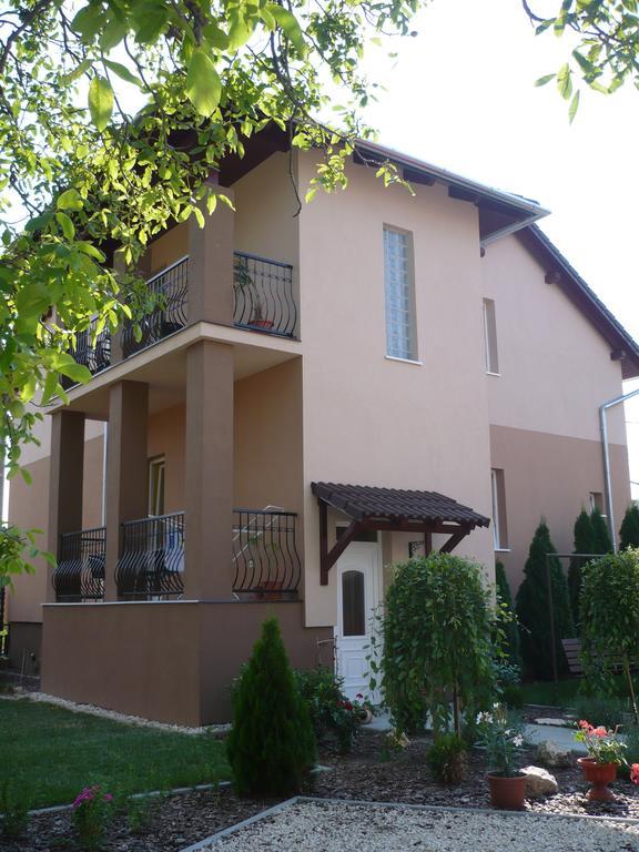 Adrienn Apartman Sarvar Exterior photo
