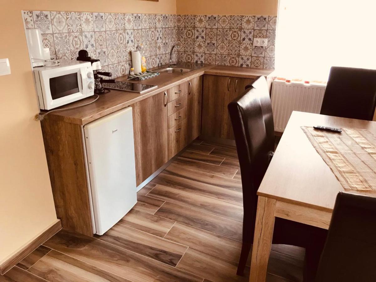 Adrienn Apartman Sarvar Exterior photo