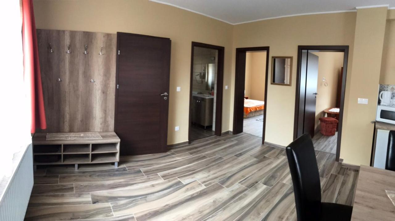 Adrienn Apartman Sarvar Exterior photo